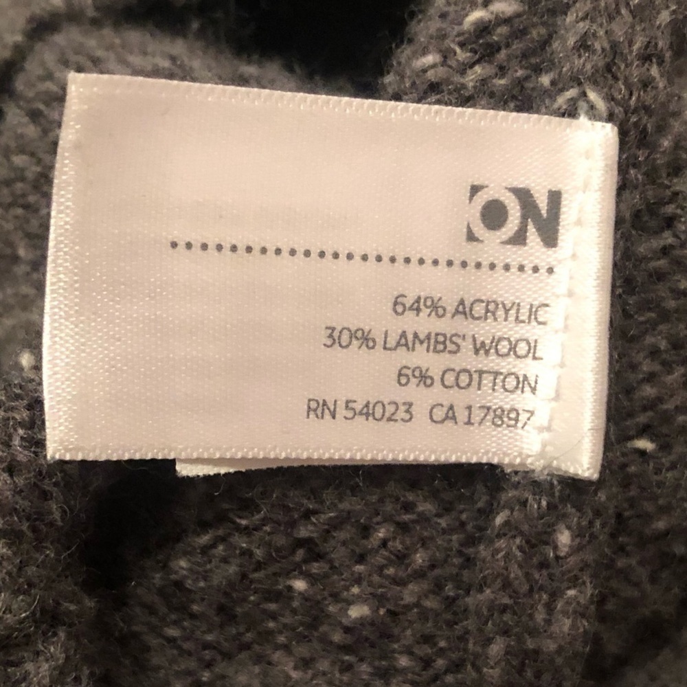 🆕 Old Navy soft wool v neck gray sweater - Picture 4 of 8